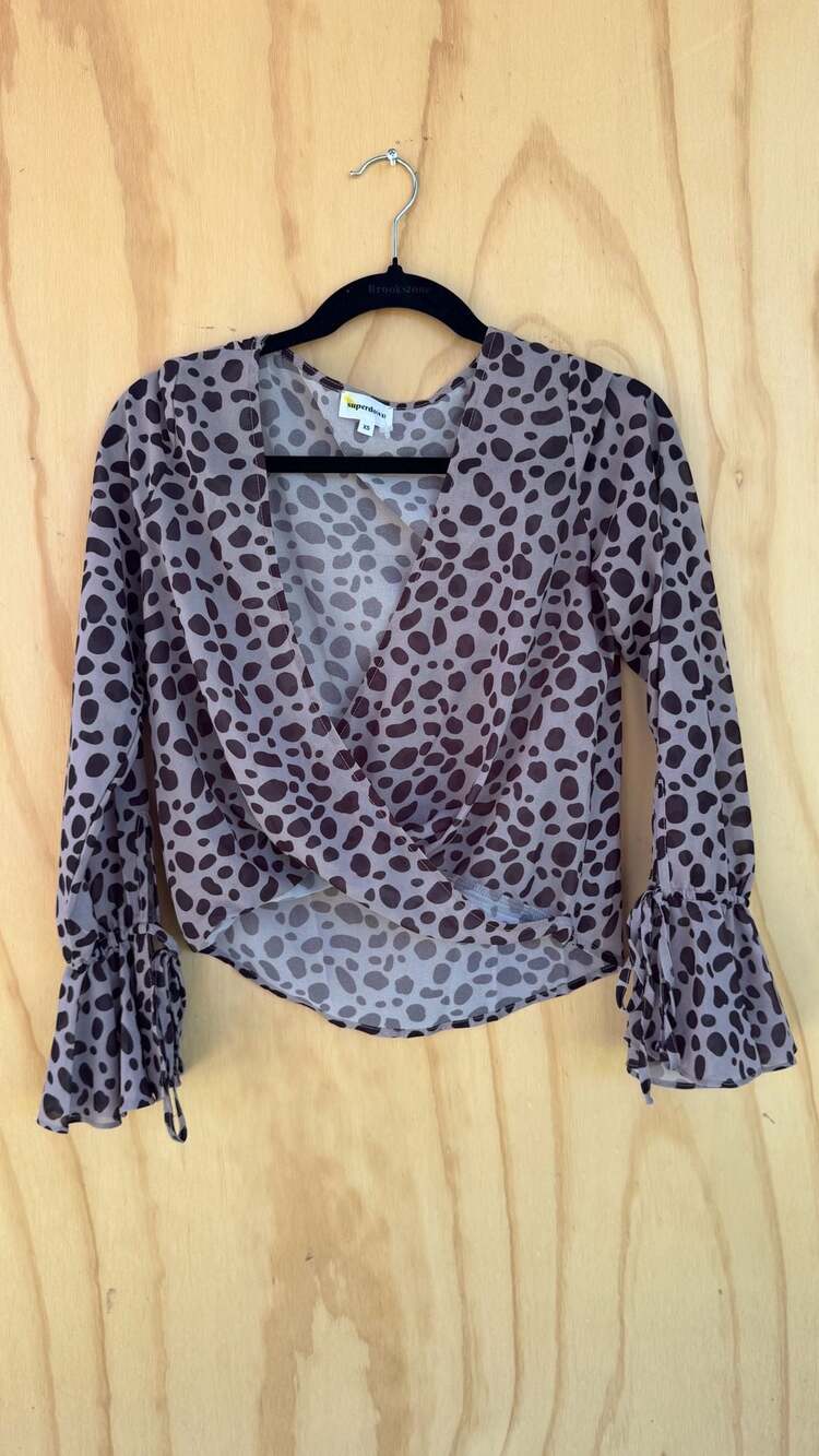 superdown Animal Print Wrap Top with Ruffle Tie Cuffs Size XS